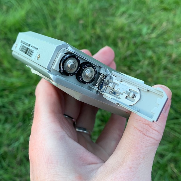 Retro Polaroid a350 5.0 megapixels silver digital camera super MF Lens F3.0 - Picture 6 of 8